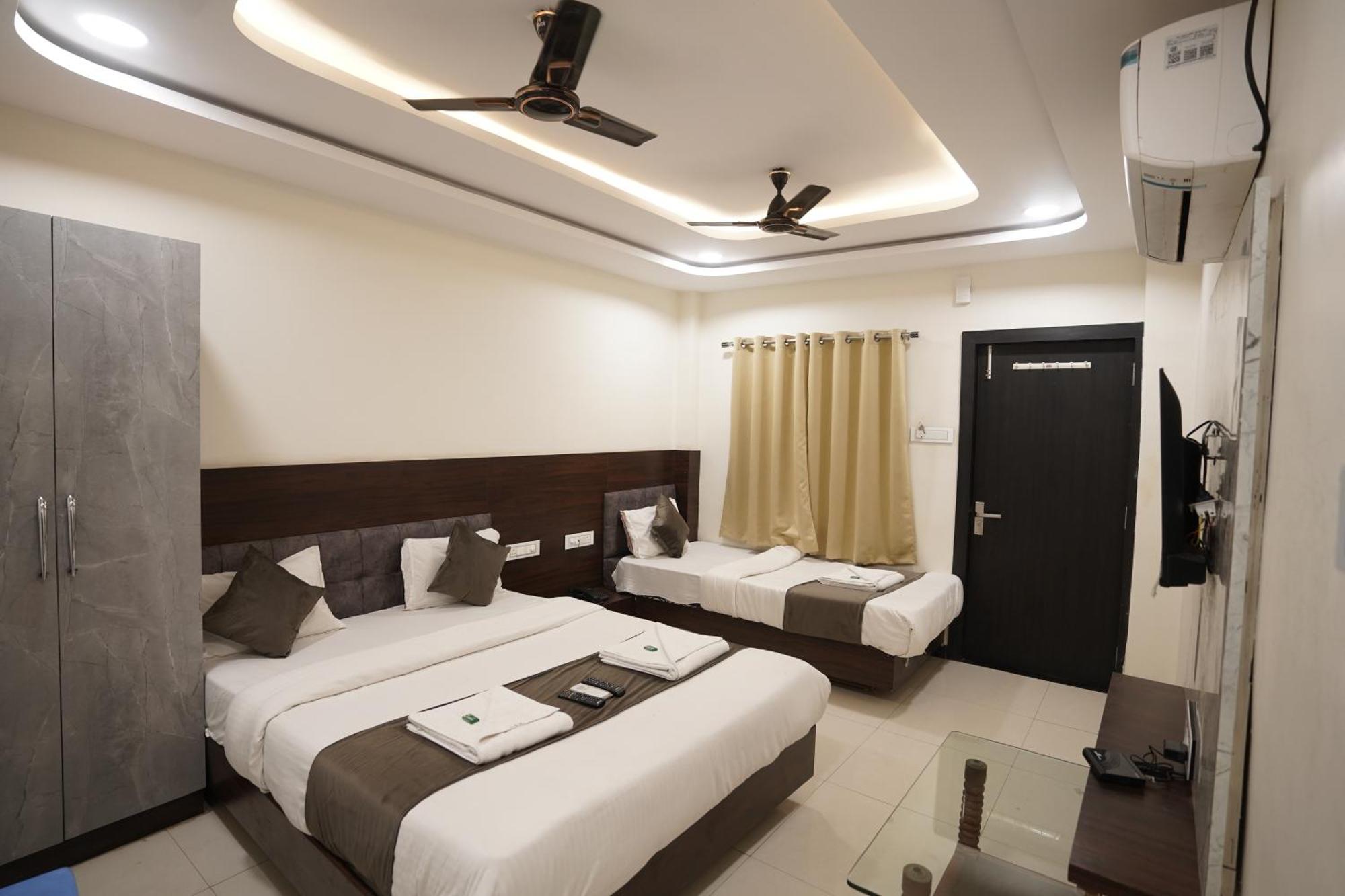 Hotel Dev Kripa Ujjain Zewnętrze zdjęcie
