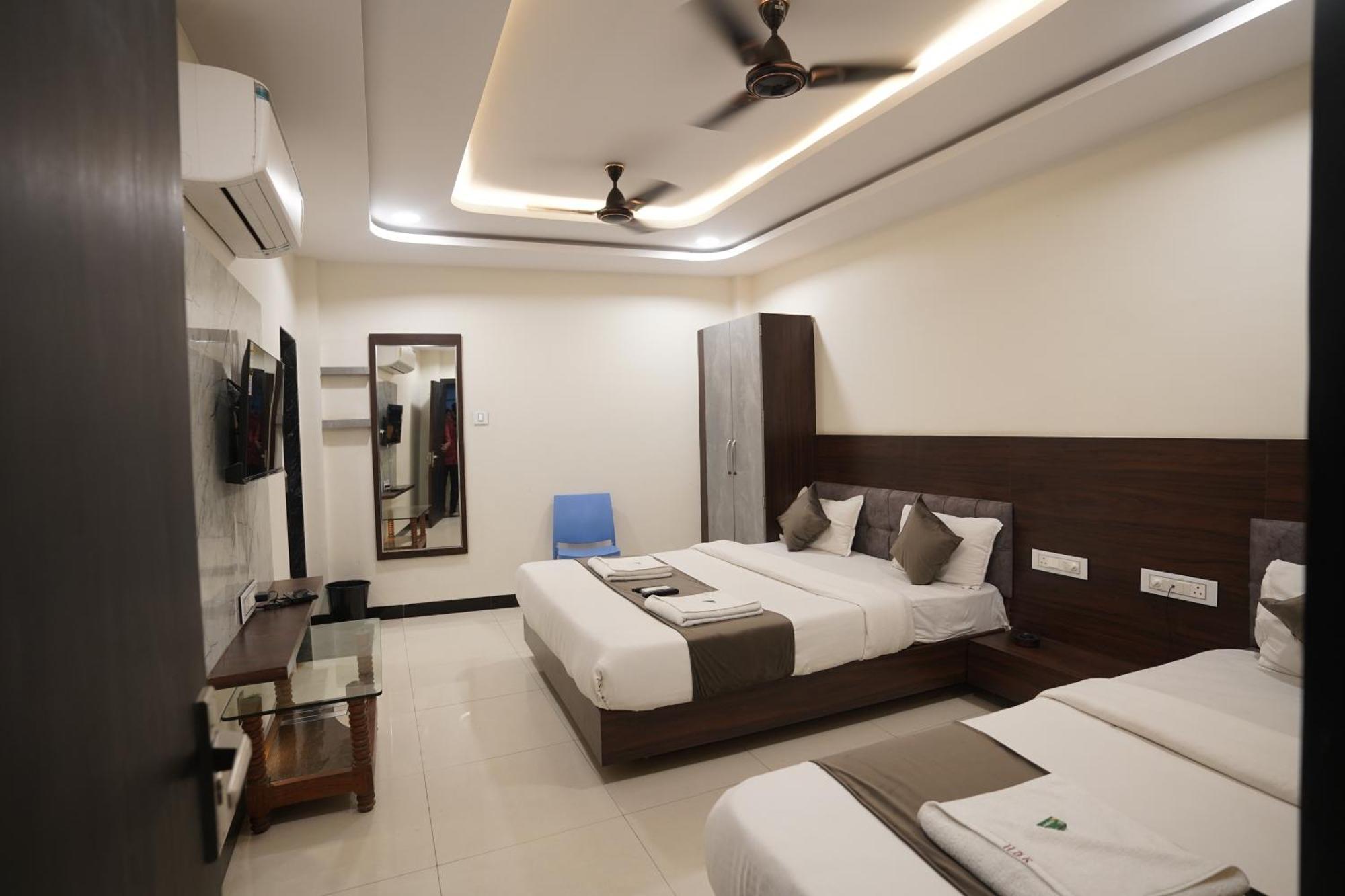 Hotel Dev Kripa Ujjain Zewnętrze zdjęcie