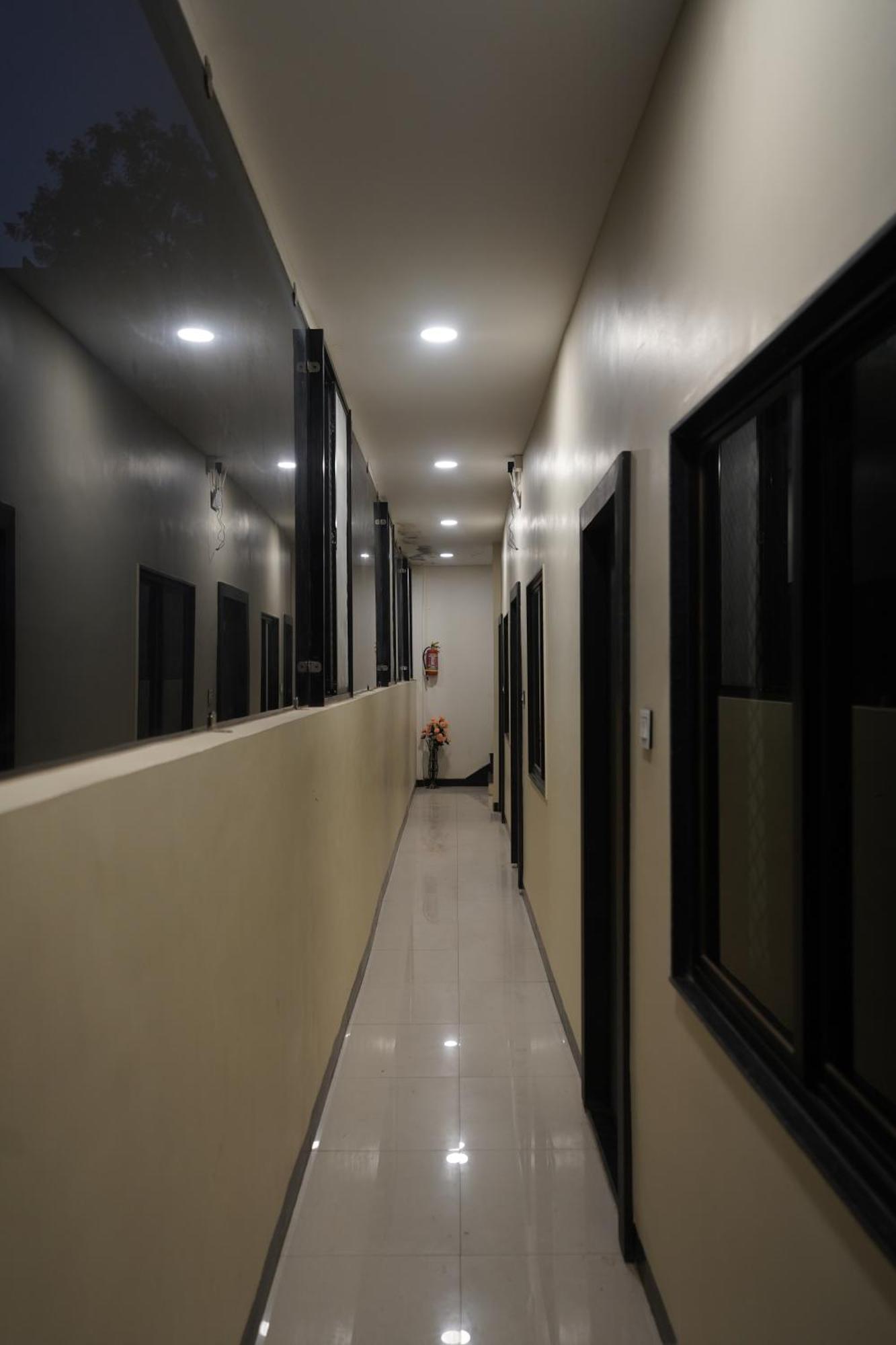 Hotel Dev Kripa Ujjain Zewnętrze zdjęcie