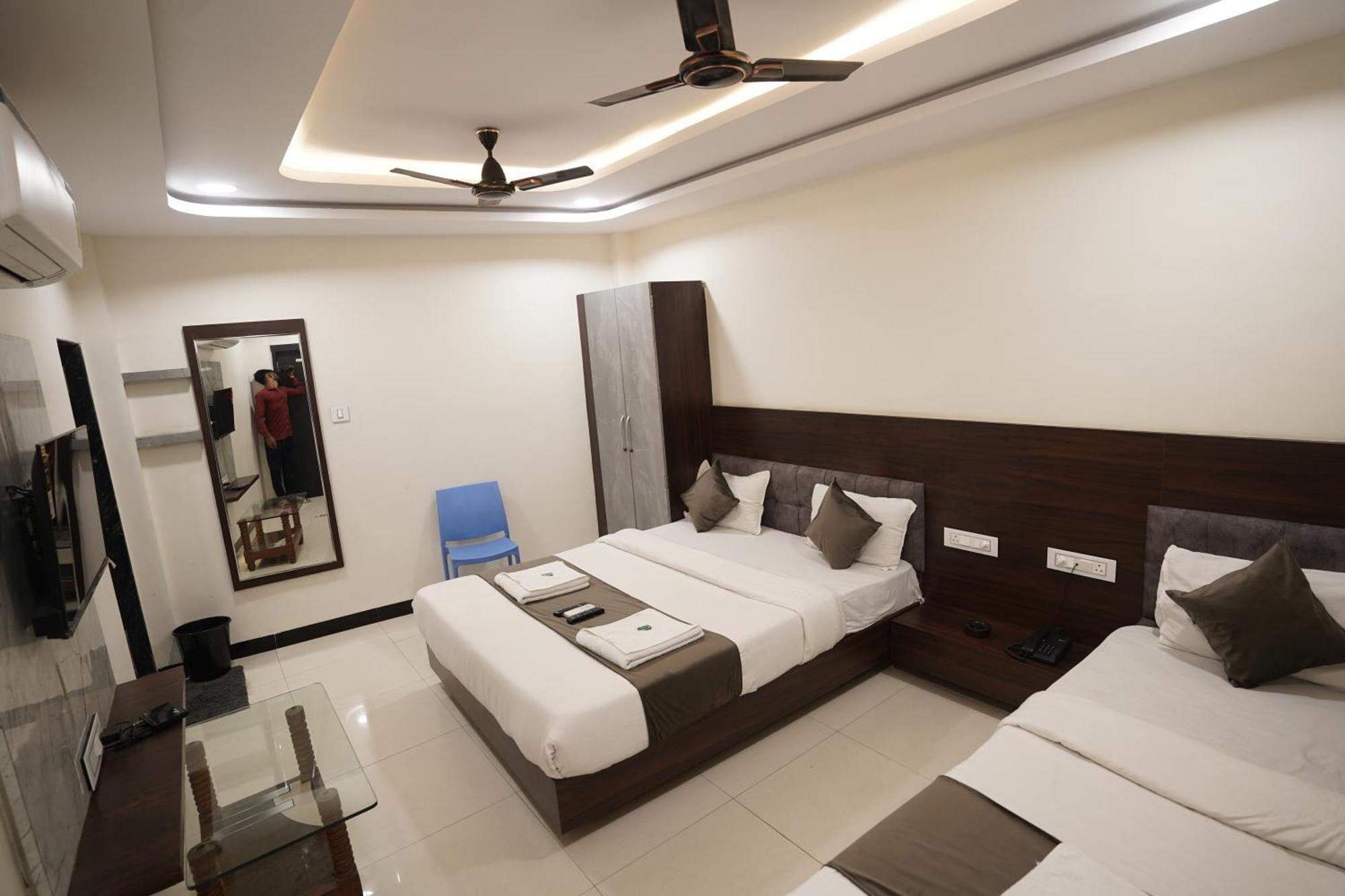 Hotel Dev Kripa Ujjain Zewnętrze zdjęcie