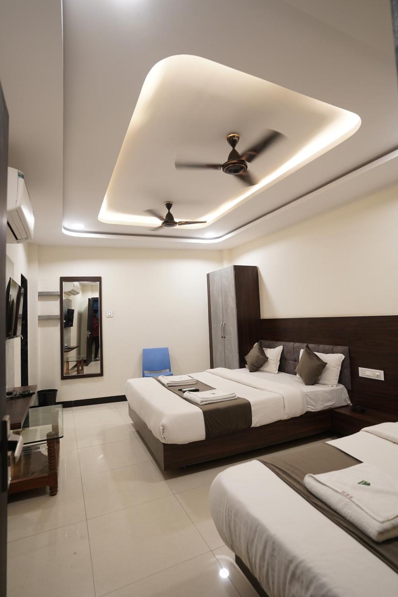 Hotel Dev Kripa Ujjain Zewnętrze zdjęcie