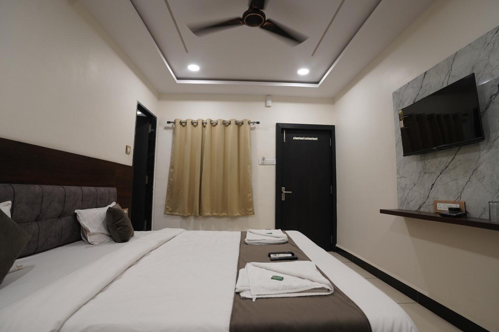 Hotel Dev Kripa Ujjain Zewnętrze zdjęcie