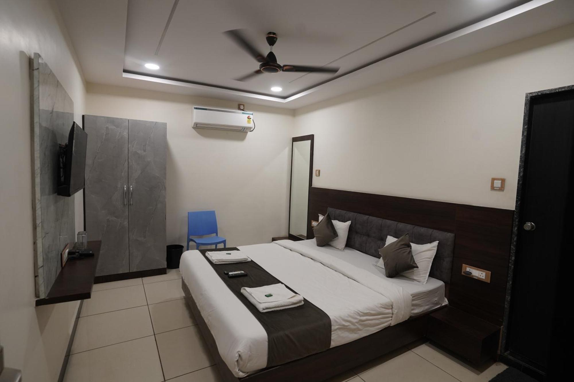 Hotel Dev Kripa Ujjain Zewnętrze zdjęcie