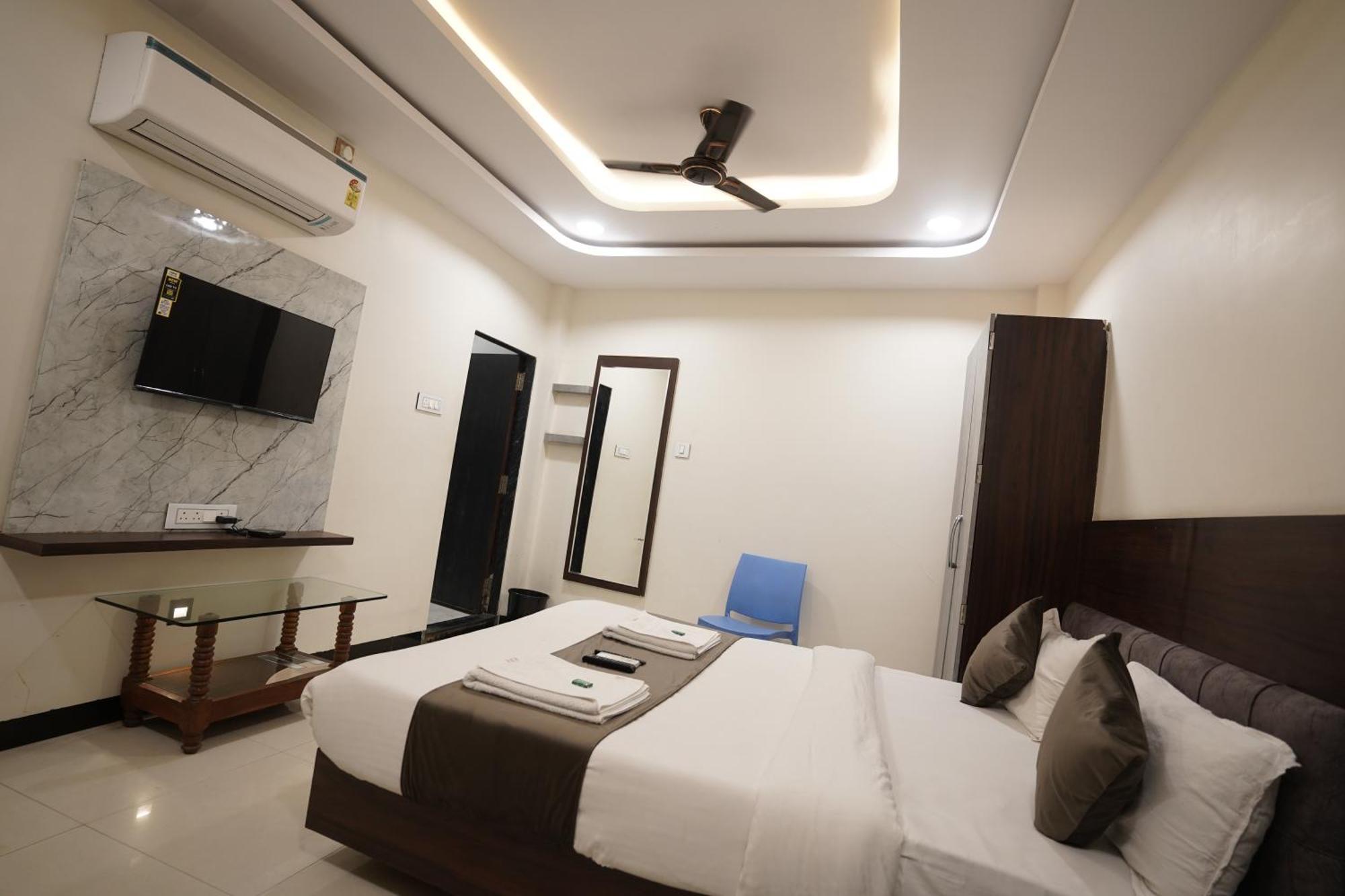 Hotel Dev Kripa Ujjain Zewnętrze zdjęcie