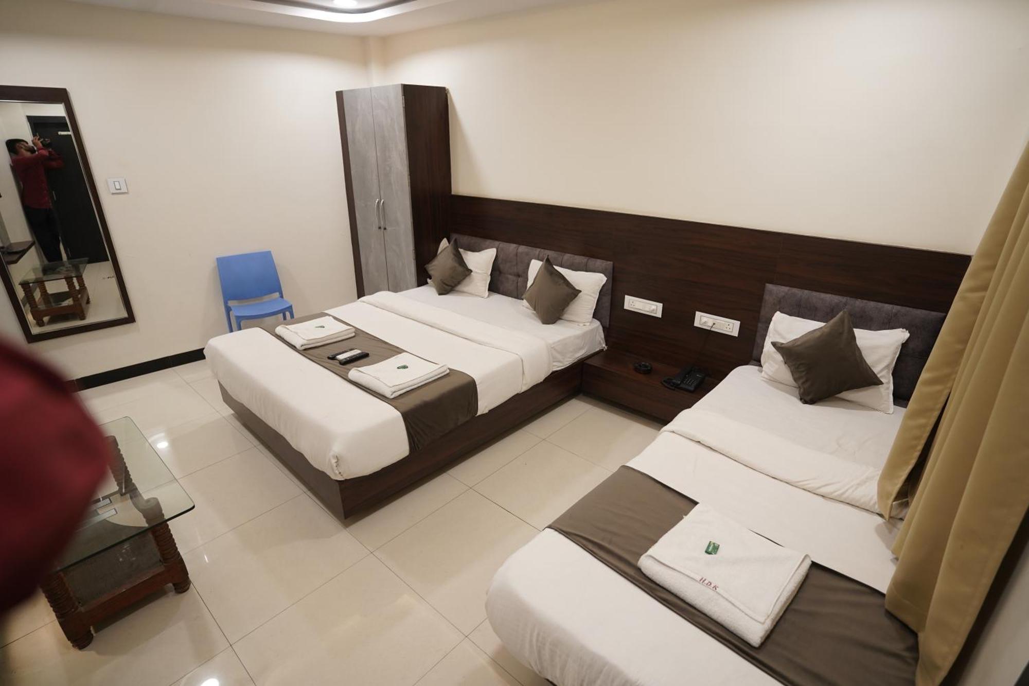Hotel Dev Kripa Ujjain Zewnętrze zdjęcie