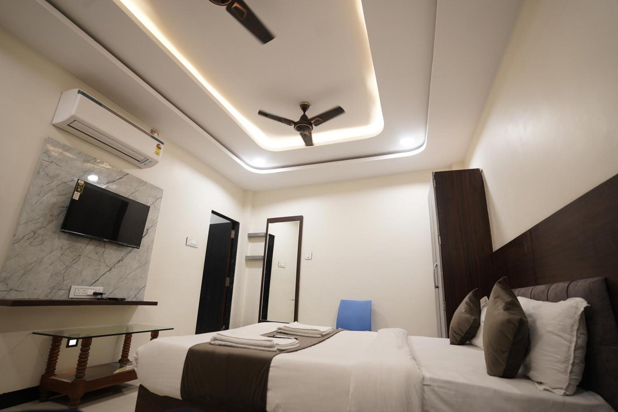 Hotel Dev Kripa Ujjain Zewnętrze zdjęcie
