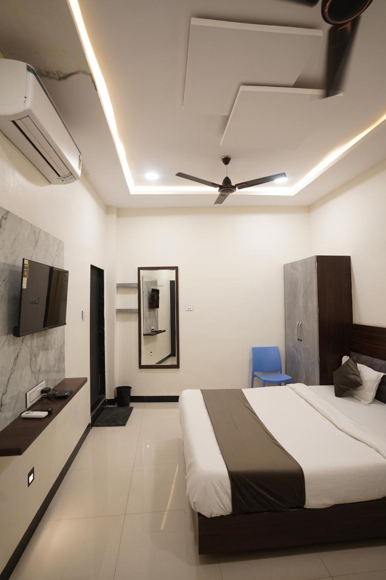 Hotel Dev Kripa Ujjain Zewnętrze zdjęcie