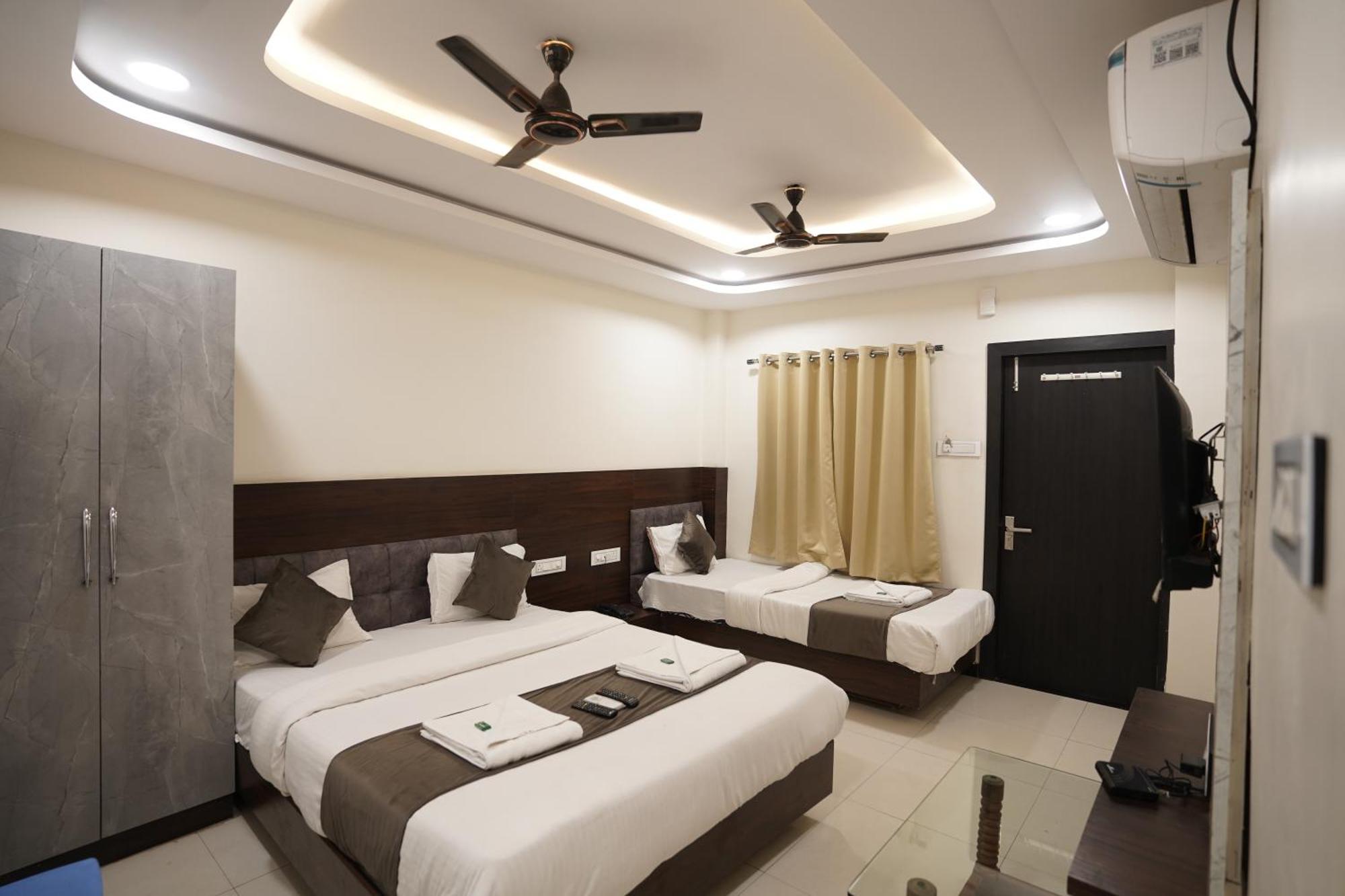 Hotel Dev Kripa Ujjain Zewnętrze zdjęcie