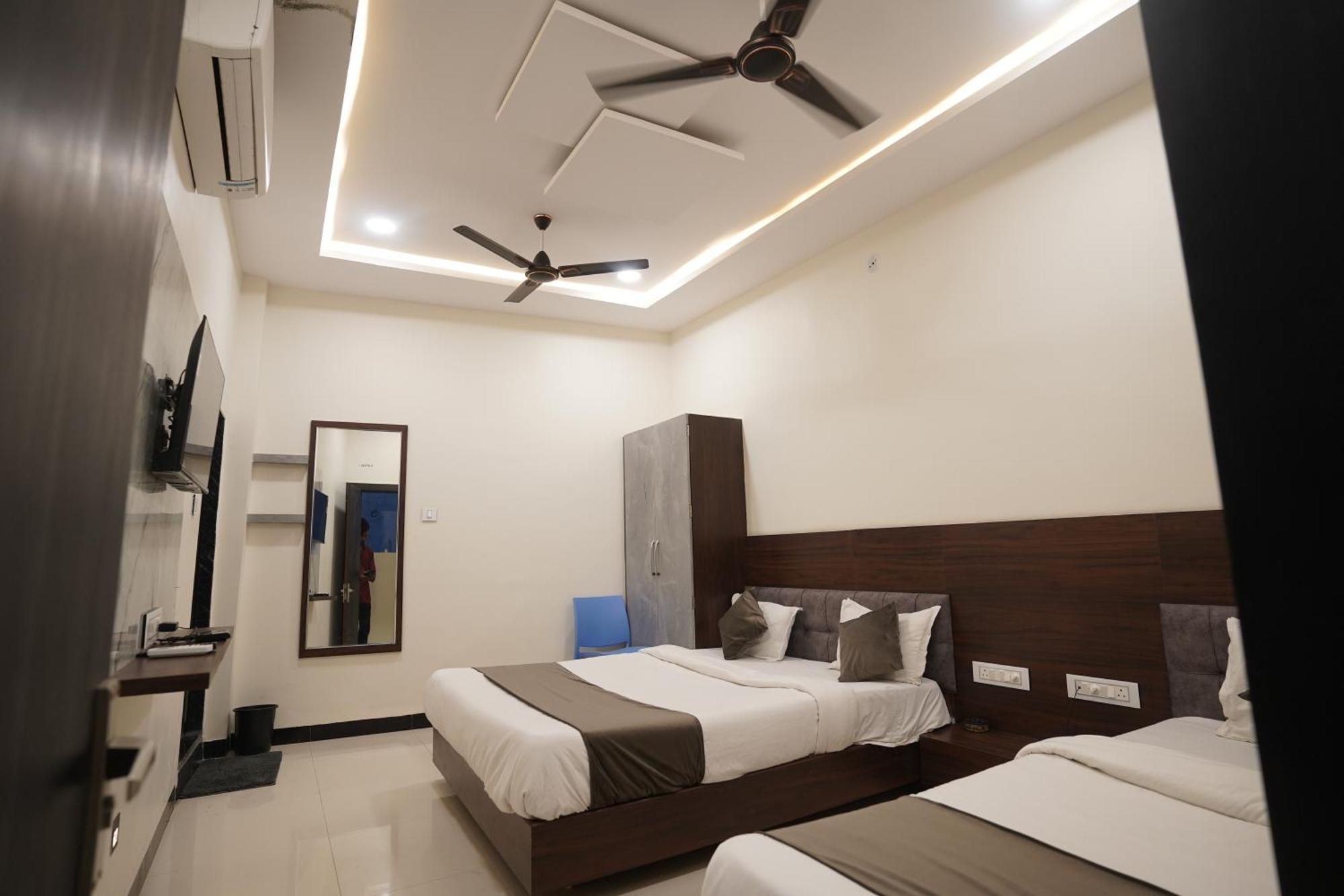 Hotel Dev Kripa Ujjain Zewnętrze zdjęcie