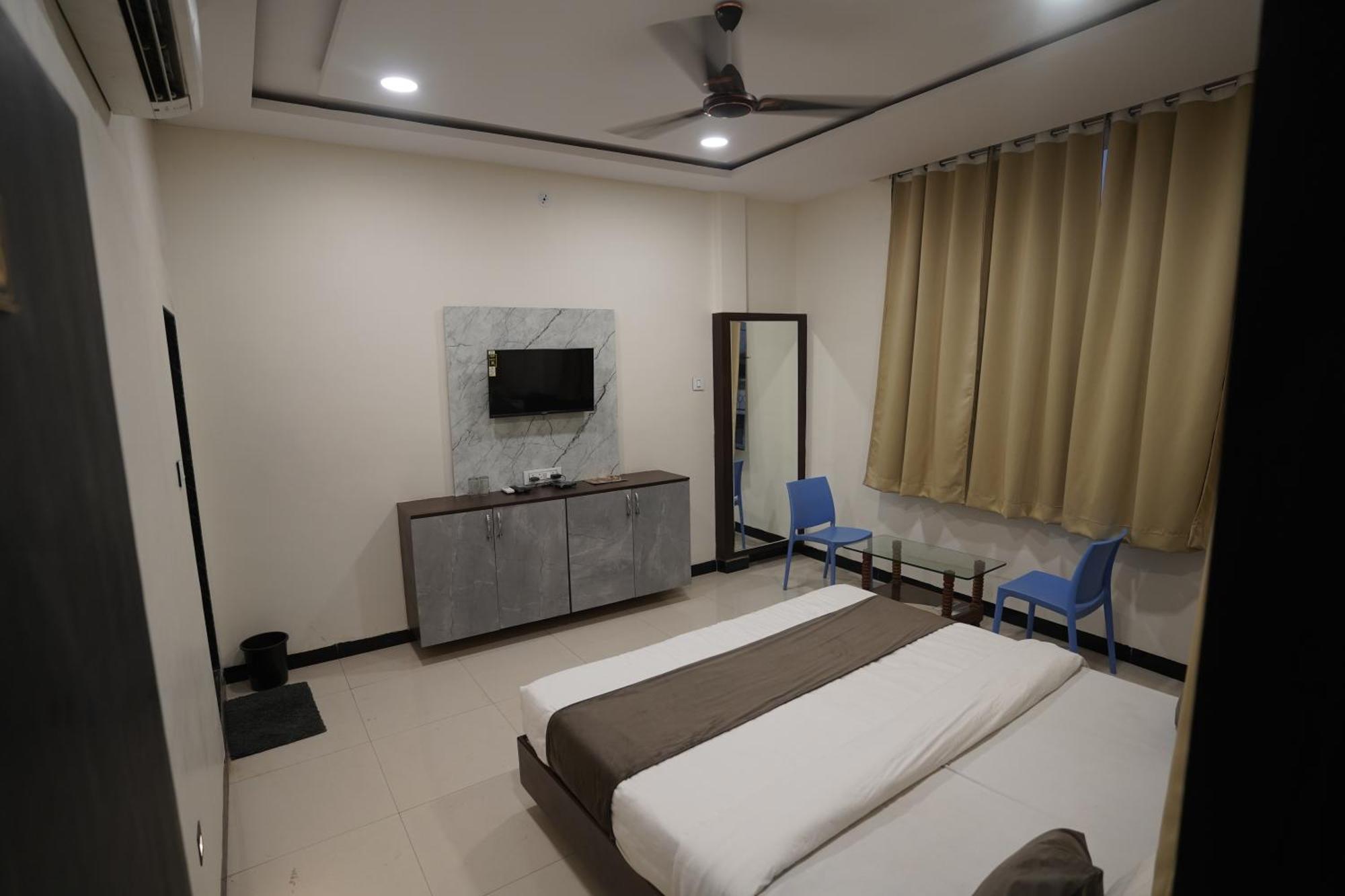 Hotel Dev Kripa Ujjain Zewnętrze zdjęcie
