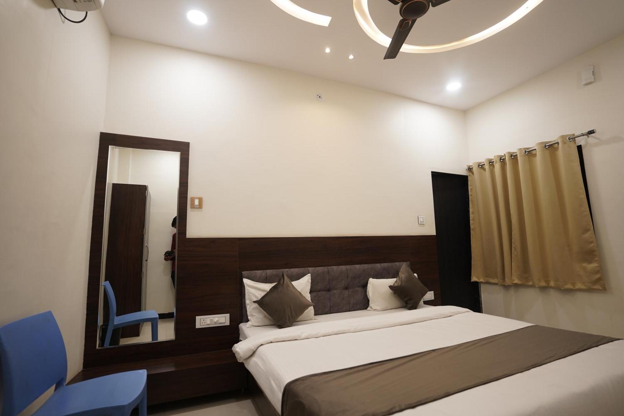Hotel Dev Kripa Ujjain Zewnętrze zdjęcie