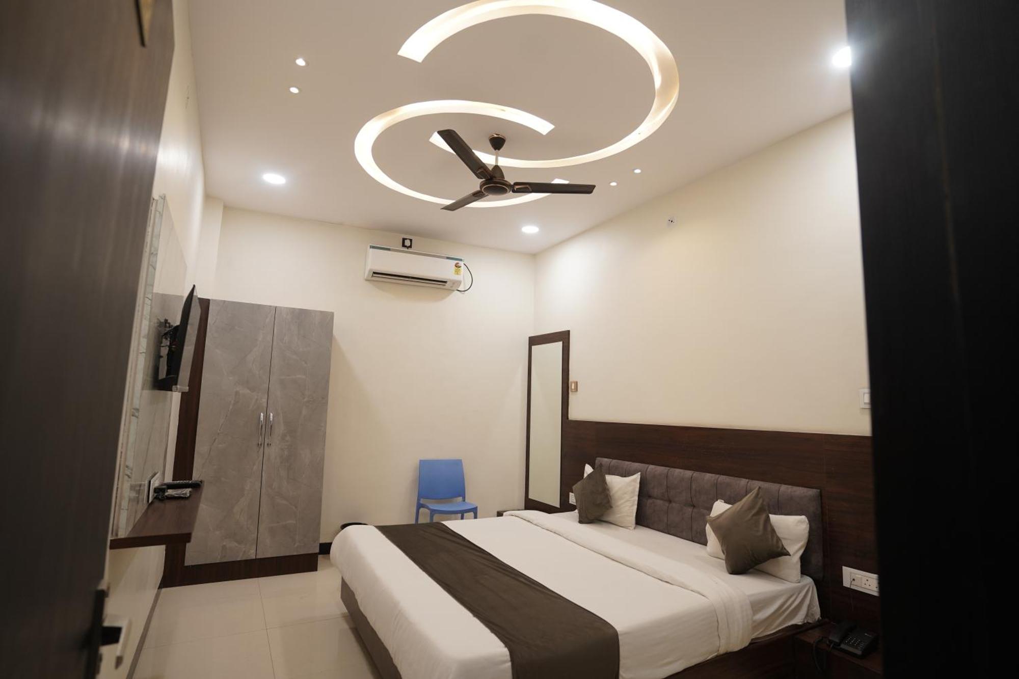 Hotel Dev Kripa Ujjain Zewnętrze zdjęcie