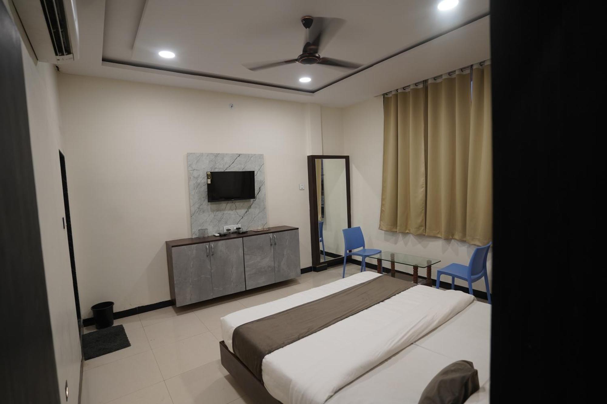 Hotel Dev Kripa Ujjain Zewnętrze zdjęcie