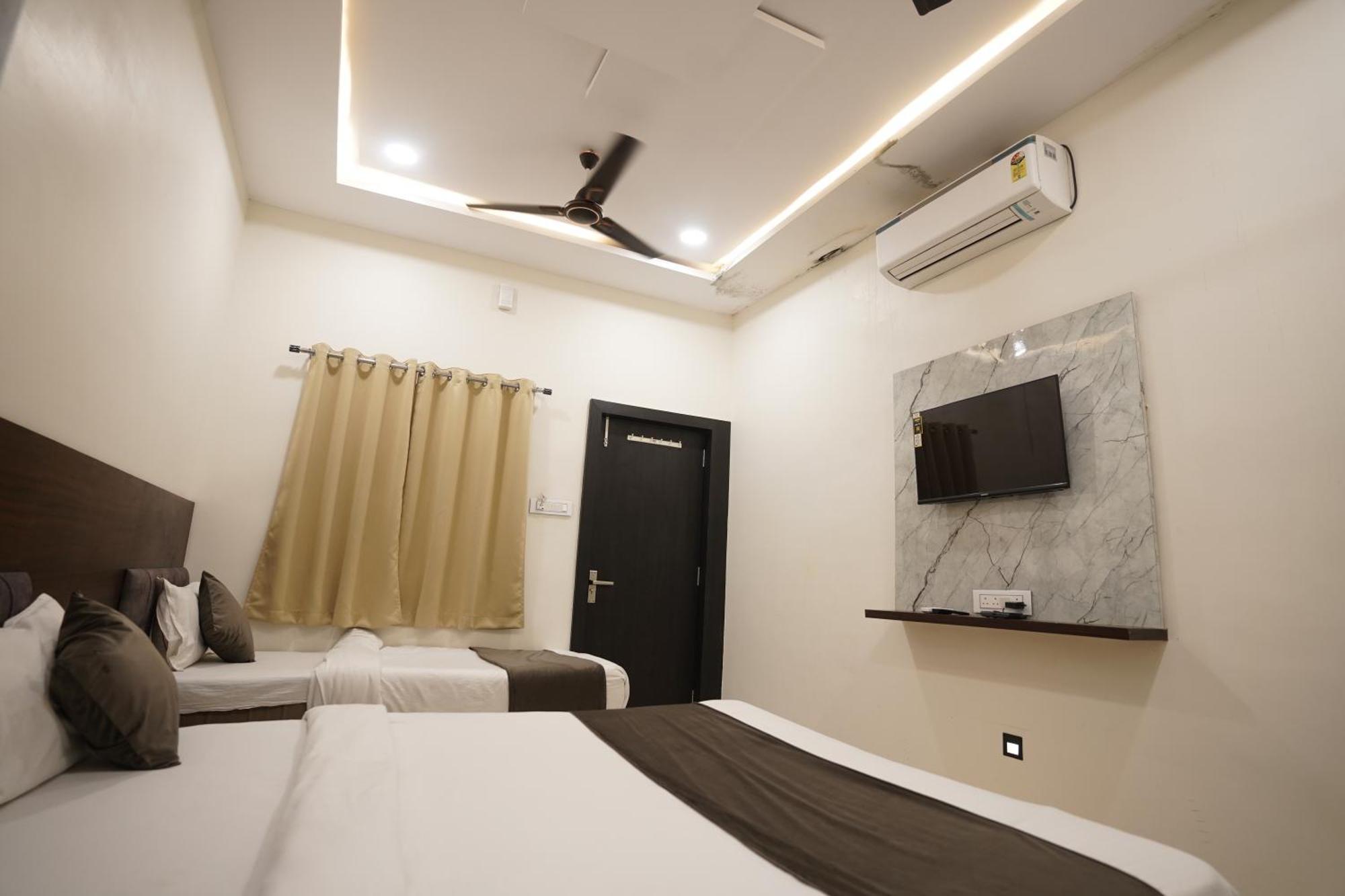 Hotel Dev Kripa Ujjain Zewnętrze zdjęcie