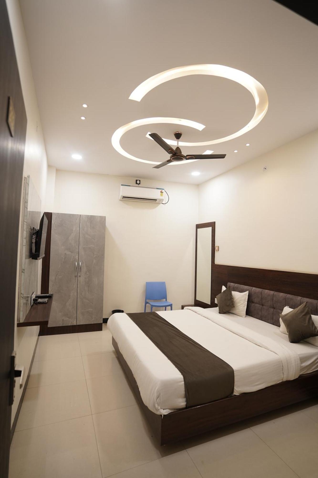 Hotel Dev Kripa Ujjain Zewnętrze zdjęcie