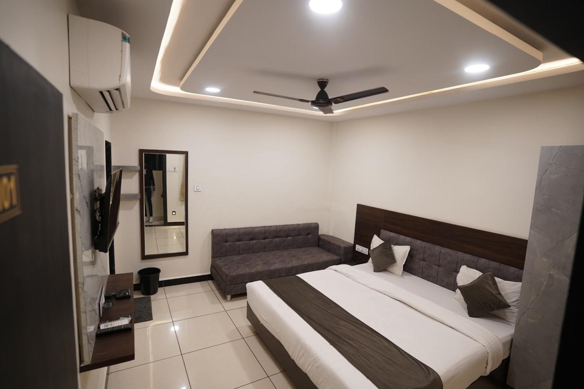 Hotel Dev Kripa Ujjain Zewnętrze zdjęcie