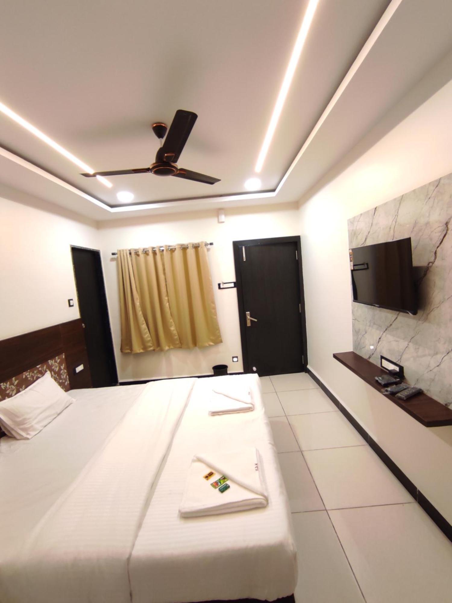 Hotel Dev Kripa Ujjain Zewnętrze zdjęcie