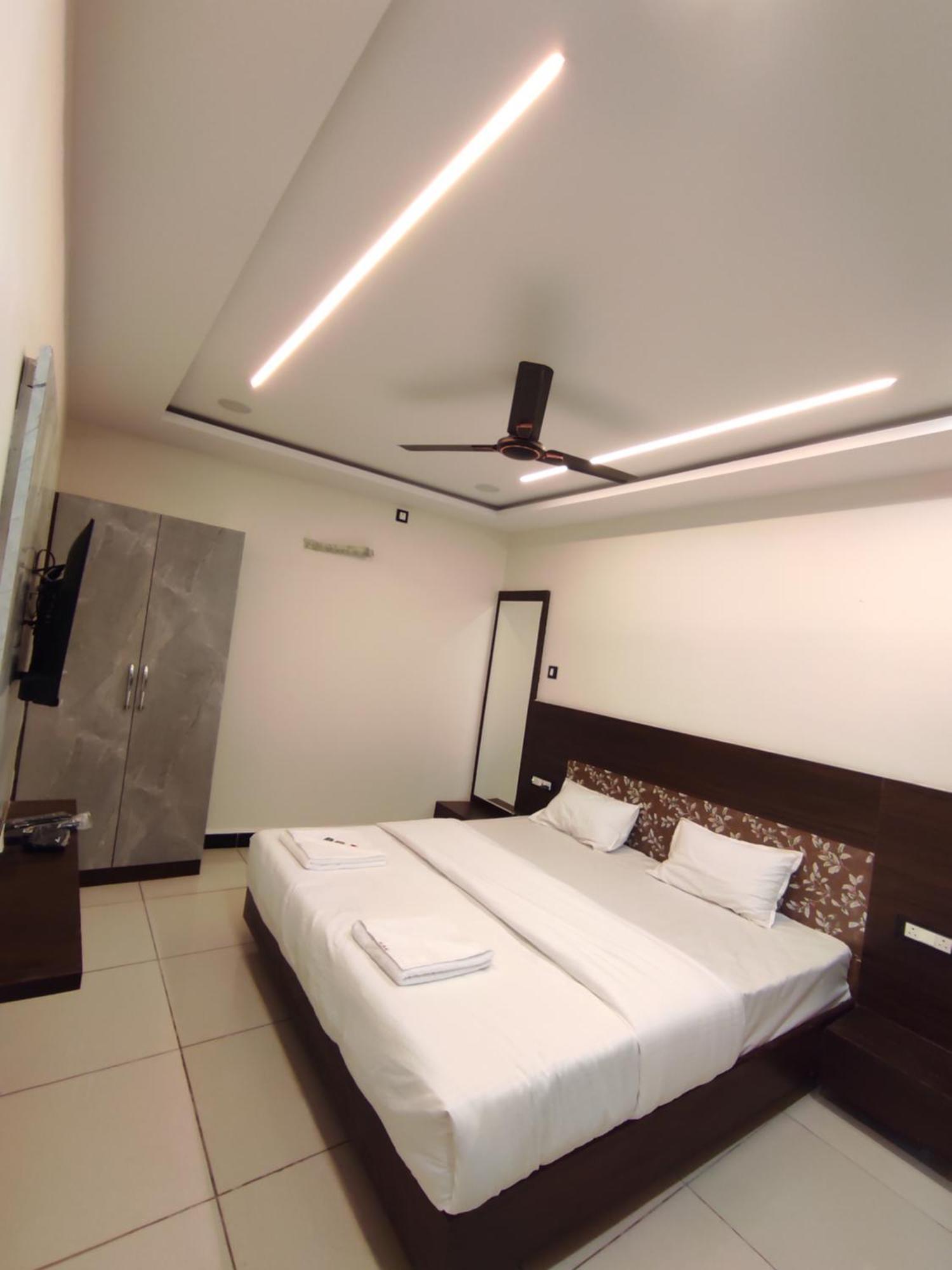 Hotel Dev Kripa Ujjain Zewnętrze zdjęcie