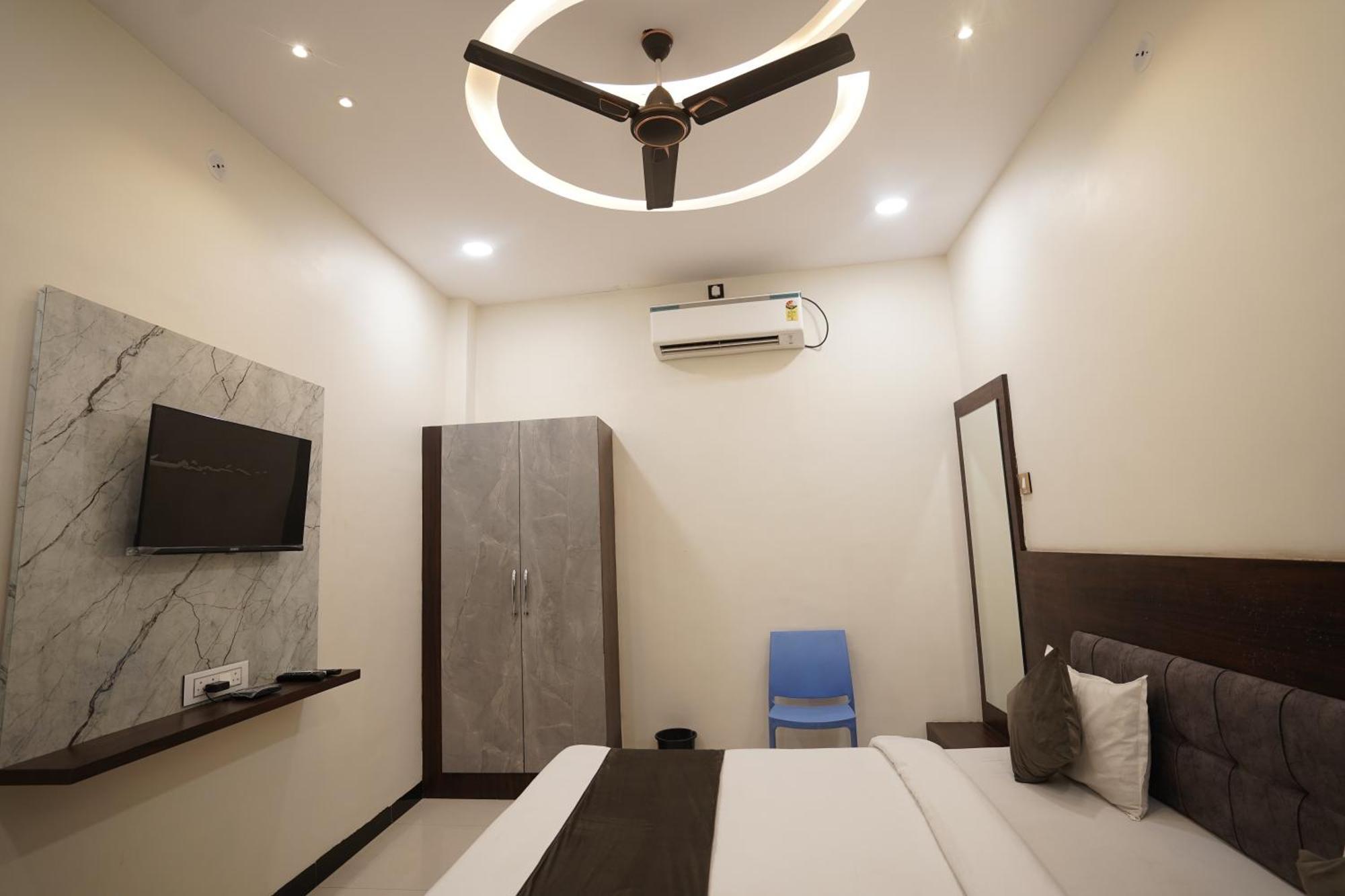 Hotel Dev Kripa Ujjain Zewnętrze zdjęcie