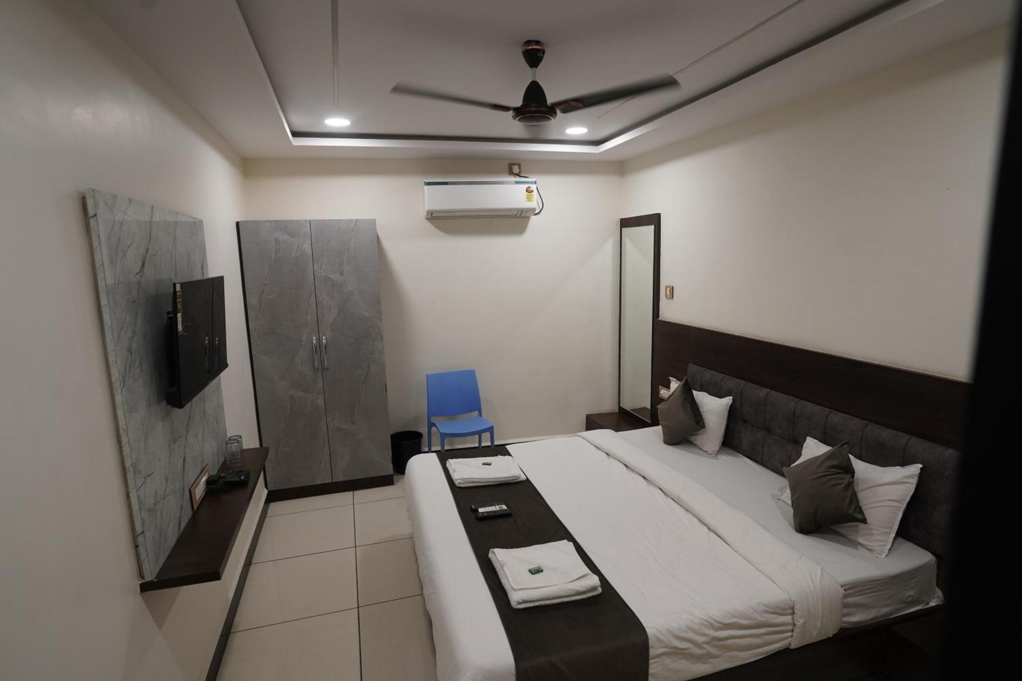 Hotel Dev Kripa Ujjain Zewnętrze zdjęcie